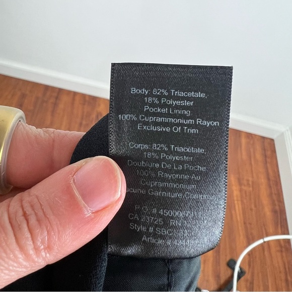 Aritzia Babaton Black Crepe Pleated Cropped Pants Size 8 B2 - Picture 6 of 6